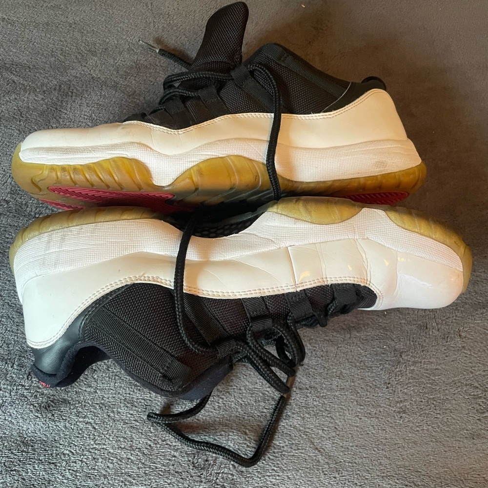 Jordan 11 Low tuxedo size 11